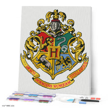 Laden Sie das Bild in den Galerie-Viewer, Diamond Painting - Hogwarts-Wappen - Harry Potter – 40 x 50 cm auf Keilrahmen gespannt