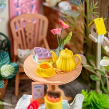Laden Sie das Bild in den Galerie-Viewer, Miniaturhaus - Eleganter Tee Garten