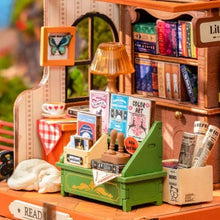 Laden Sie das Bild in den Galerie-Viewer, Miniaturhaus - Die Bibliothek der Muse