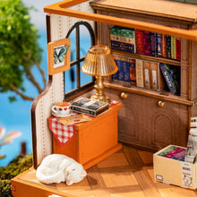 Laden Sie das Bild in den Galerie-Viewer, Miniaturhaus - Die Bibliothek der Muse