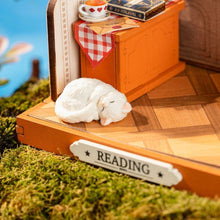 Laden Sie das Bild in den Galerie-Viewer, Miniaturhaus - Die Bibliothek der Muse