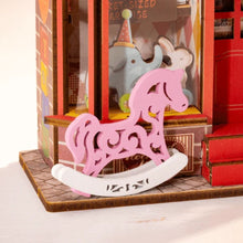 Laden Sie das Bild in den Galerie-Viewer, Miniaturhaus - Whimsy Spielzeugladen