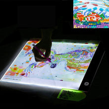 Laden Sie das Bild in den Galerie-Viewer, Pad LED Diamond Painting Rosa + Zubehör A4
