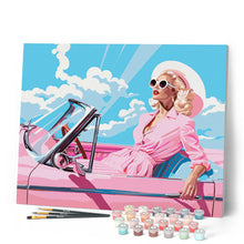 Laden Sie das Bild in den Galerie-Viewer, Diva in einem rosa Retro-Auto