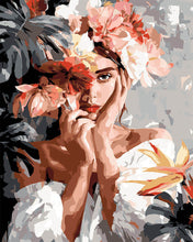 Laden Sie das Bild in den Galerie-Viewer, Malen nach Zahlen Figured&#39;Art – Blumenmädchen-Porträt
