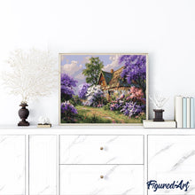 Laden Sie das Bild in den Galerie-Viewer, Cottage mit Flieder-Garten