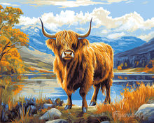 Laden Sie das Bild in den Galerie-Viewer, Malen nach Zahlen Figured'Art – Highland Cow goldener See