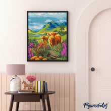 Laden Sie das Bild in den Galerie-Viewer, Highland Cow blühende Hügel