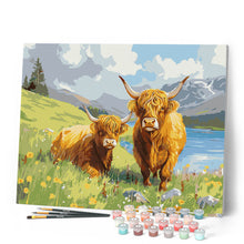 Laden Sie das Bild in den Galerie-Viewer, Highland Cow Familie am See