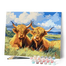 Laden Sie das Bild in den Galerie-Viewer, Highland Cow goldenes Feld