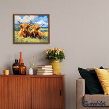 Laden Sie das Bild in den Galerie-Viewer, Highland Cow goldenes Feld