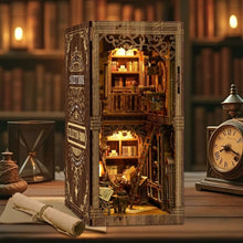 Laden Sie das Bild in den Galerie-Viewer, Book Nook - Saal der Alten Bücher Figured'Art