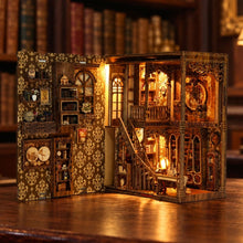 Laden Sie das Bild in den Galerie-Viewer, Book Nook - Saal der Alten Bücher