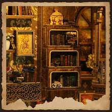 Laden Sie das Bild in den Galerie-Viewer, Book Nook - Saal der Alten Bücher
