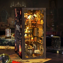Laden Sie das Bild in den Galerie-Viewer, Book Nook - Die Kammer des Alchemisten Figured'Art