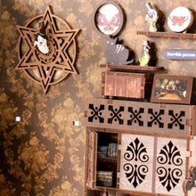 Laden Sie das Bild in den Galerie-Viewer, Book Nook - Die Kammer des Alchemisten