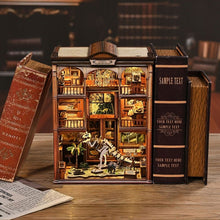 Laden Sie das Bild in den Galerie-Viewer, Book Nook - Die Jurassische-Galerie