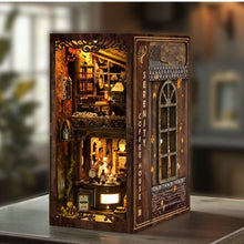 Laden Sie das Bild in den Galerie-Viewer, Book Nook - Café Serenity
