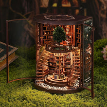 Laden Sie das Bild in den Galerie-Viewer, Book Nook - Der Baum der Erkenntnis