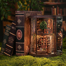 Laden Sie das Bild in den Galerie-Viewer, Book Nook - Der Baum der Erkenntnis