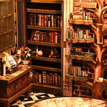 Laden Sie das Bild in den Galerie-Viewer, Book Nook - Der Baum der Erkenntnis