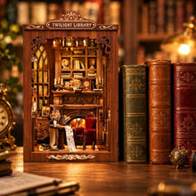 Laden Sie das Bild in den Galerie-Viewer, Book Nook - Die Dämmerungsbibliothek