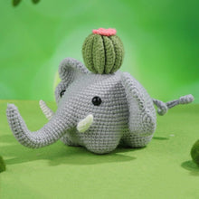 Laden Sie das Bild in den Galerie-Viewer, Amigurumi Häkelset - Elefant mit Kaktus Figured&#39;Art