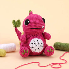 Laden Sie das Bild in den Galerie-Viewer, Amigurumi Häkelset - Dino mit Drachenfrucht Figured&#39;Art