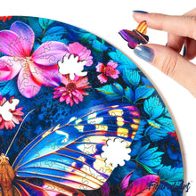 Laden Sie das Bild in den Galerie-Viewer, Holzpuzzle Erwachsene - Schmetterling mit Blumen