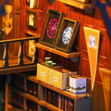 Laden Sie das Bild in den Galerie-Viewer, Book Nook - Miras Magisches Haus