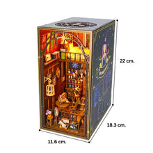 Laden Sie das Bild in den Galerie-Viewer, Book Nook - Miras Magisches Haus