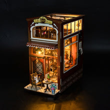 Laden Sie das Bild in den Galerie-Viewer, Book Nook - Kaffeehaus