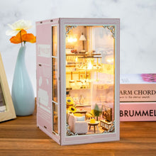 Laden Sie das Bild in den Galerie-Viewer, Book Nook - Rosa Loft