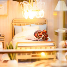 Laden Sie das Bild in den Galerie-Viewer, Book Nook - Rosa Loft