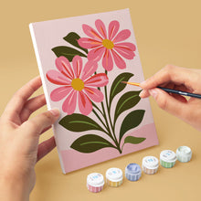 Laden Sie das Bild in den Galerie-Viewer, Mini Malen nach Zahlen 15x20 cm (6 Stück) - Rosa Blumen
