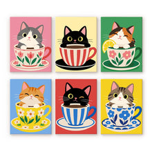 Laden Sie das Bild in den Galerie-Viewer, Mini Serie Malen nach Zahlen 15x20 cm (6 Stück) - Katzen in Teetassen Figured'Art