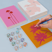 Laden Sie das Bild in den Galerie-Viewer, Malen nach Zahlen – 6-Leinwand-Set | Moderne Blumenmotive