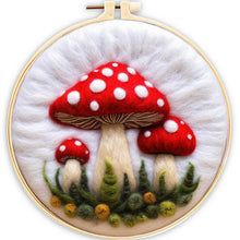Laden Sie das Bild in den Galerie-Viewer, Nadelfilzen Needle Felting - Pilzbündel