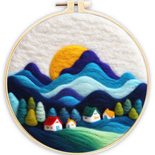 Laden Sie das Bild in den Galerie-Viewer, Nadelfilzen Needle Felting - Blauer Berg