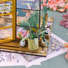 Laden Sie das Bild in den Galerie-Viewer, Miniaturhaus - Sonniges Gewächshaus