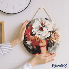 Laden Sie das Bild in den Galerie-Viewer, Malen nach Zahlen auf Holzscheibe - Schönheit hinter Blumen