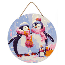 Laden Sie das Bild in den Galerie-Viewer, Malen nach Zahlen auf Holzscheibe - Pinguinfamilie im Schnee