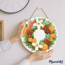 Laden Sie das Bild in den Galerie-Viewer, Malen nach Zahlen auf Holzscheibe - Kiefer- und Zitruskranz