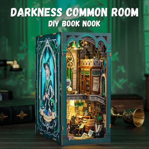 Book Nook - Dunkler Gemeinschaftsraum
