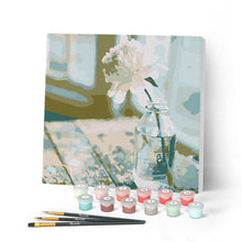 Laden Sie das Bild in den Galerie-Viewer, Mini Malen nach Zahlen mit Rahmen 20x20cm - Weiße Blume