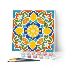 Laden Sie das Bild in den Galerie-Viewer, Malen nach Zahlen Figured'Art – Mini Malen nach Zahlen mit Rahmen - Zitrus-Mandala