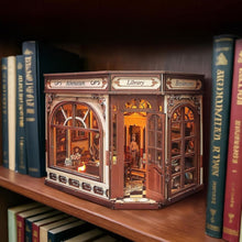 Laden Sie das Bild in den Galerie-Viewer, Miniaturhaus - Athenas Arbeitszimmer Figured'Art