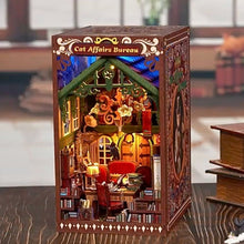 Laden Sie das Bild in den Galerie-Viewer, Book Nook - Katzenangelegenheiten Büro