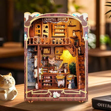 Laden Sie das Bild in den Galerie-Viewer, Book Nook - Karamellträume Figured'Art