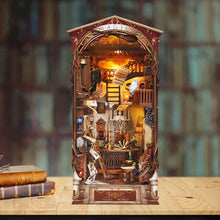 Laden Sie das Bild in den Galerie-Viewer, Book Nook - Magische Welt